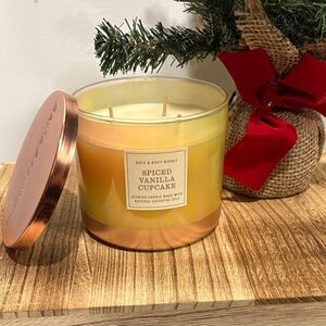 Bath & Body Works Spiced Vanilla Cupcake 3-Wick Candle-NEVER USED